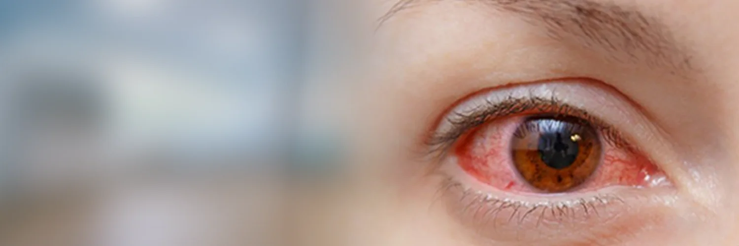 Retina specialist examining a patient at Sahu Eye Hospital, Mumbai