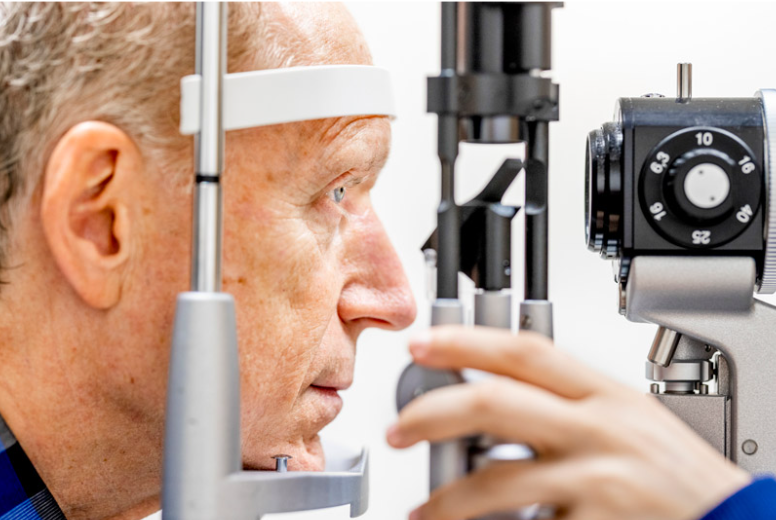 Glaucoma detection medical interface showing symptoms and treatment options